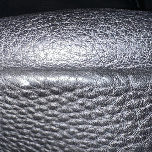 Vintage Coach Pebbled Leather bag. Beautiful! Soft leather w/swivel bolt closure - Picture 9 of 14